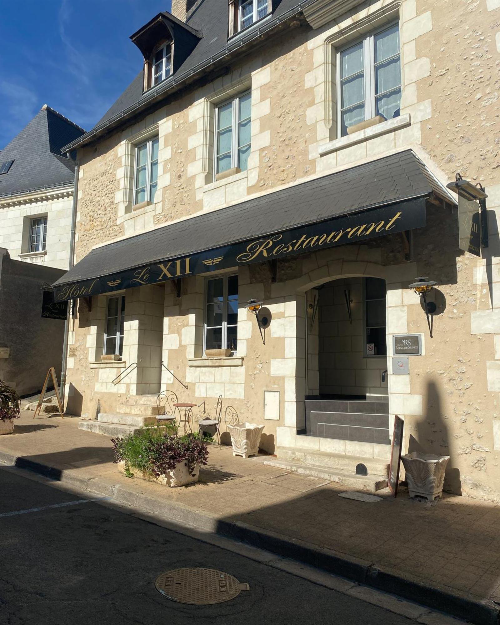 Hotel-Restaurant-Chambre Insolite Spa - Le XII De Luynes Luynes  Exterior photo