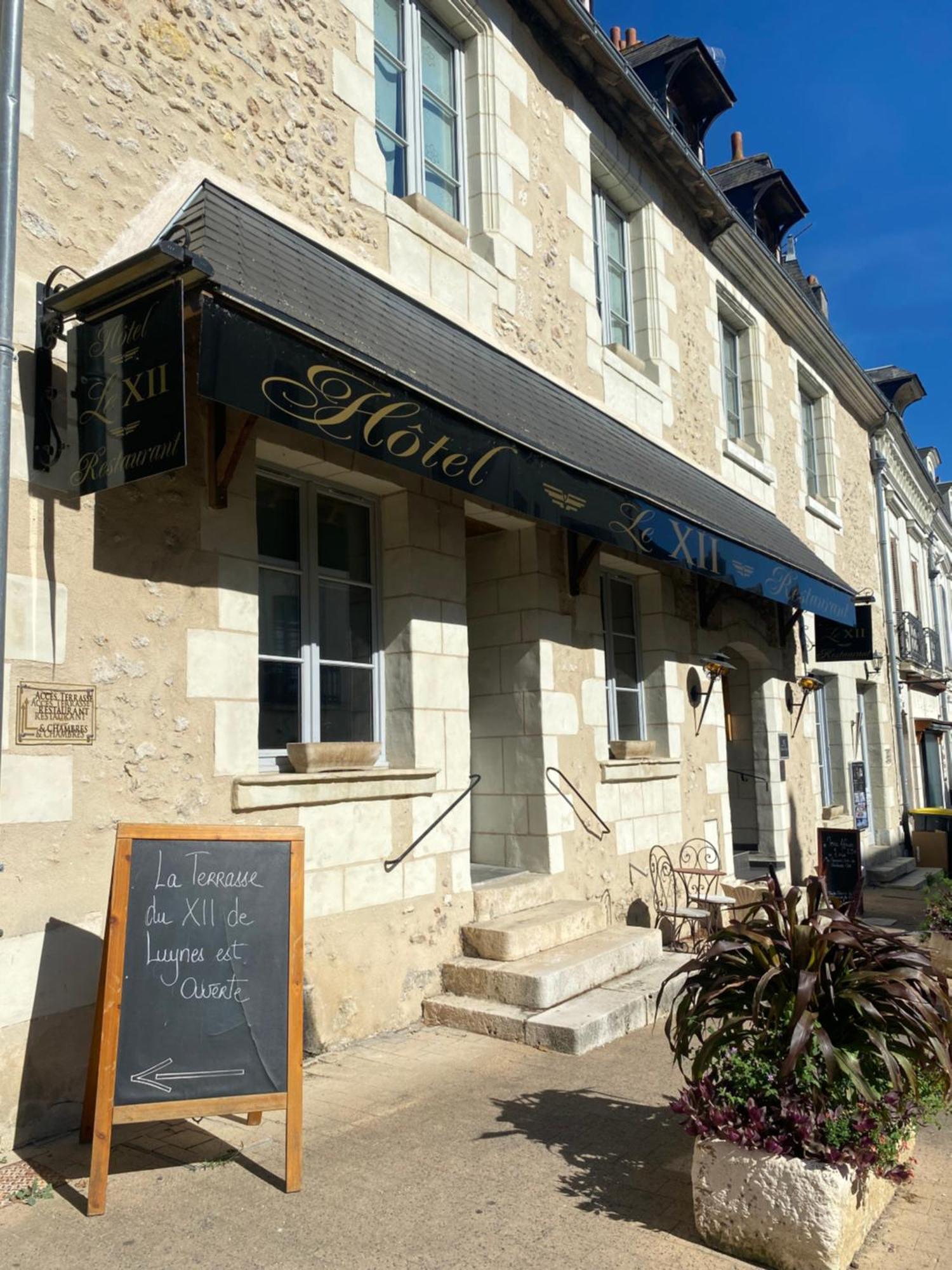 Hotel-Restaurant-Chambre Insolite Spa - Le XII De Luynes Luynes  Exterior photo