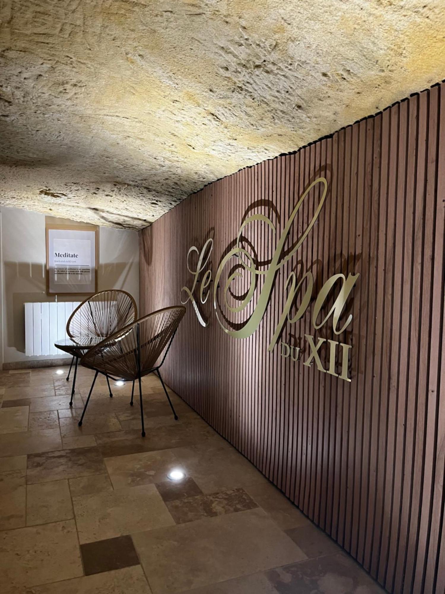 Hotel-Restaurant-Chambre Insolite Spa - Le XII De Luynes Luynes  Exterior photo