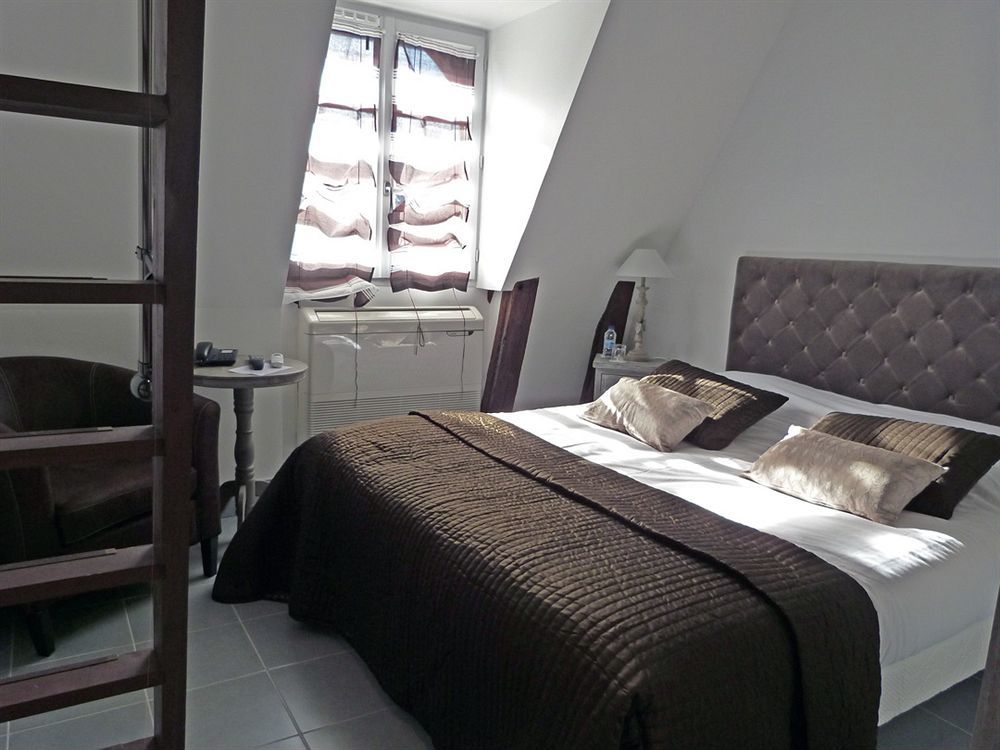 Hotel-Restaurant-Chambre Insolite Spa - Le XII De Luynes Luynes  Exterior photo